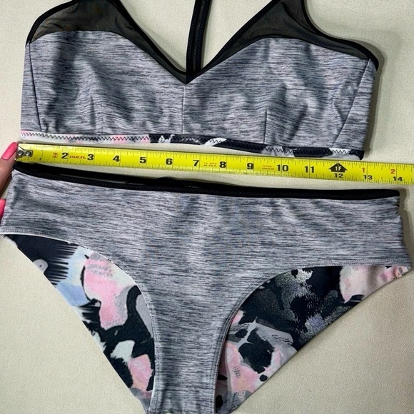 Lululemon Salty Swim Bikini 2 Piece Reversible Swim Suit 4/6 Small - Picture 8 of 12